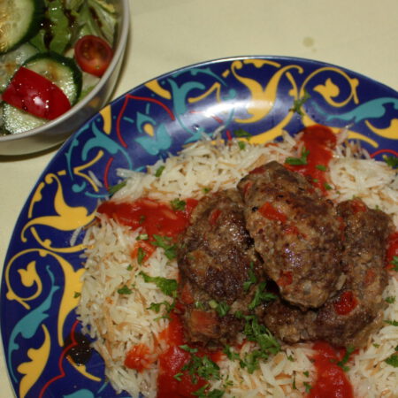 Köfte auf arabischem Basmatireis