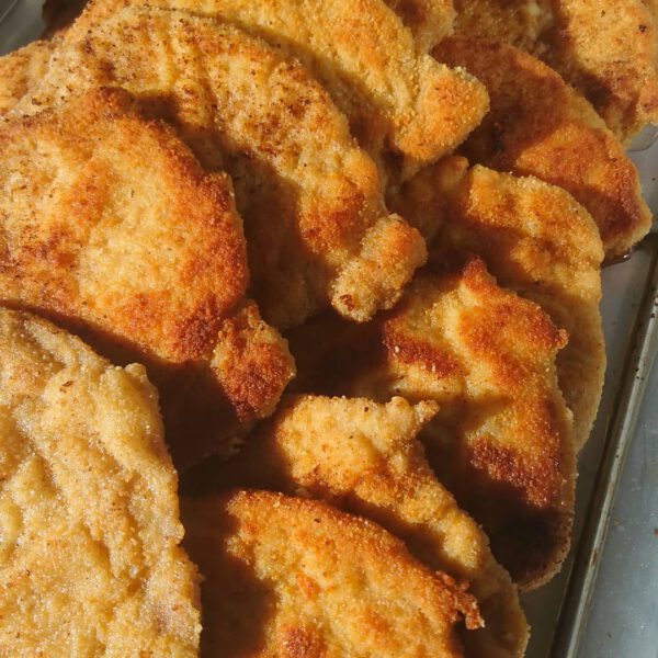 Schnitzelteller, Hühnchenbrustschnitzel und Schweineschnitzel &amp;quot;Wiener ...